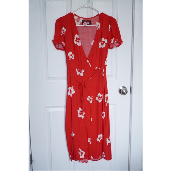 Reformation Addy midi wrap dress in Honolulu red floral print - Picture 2 of 4